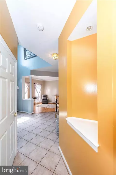 Entry Way - 2102 Walnut Ridge Ct, Frederick, MD 21702 photo 3 of 6