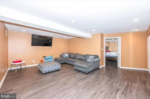 Living - 2102 Walnut Ridge Ct, Frederick, MD 21702 photo 3 of 3