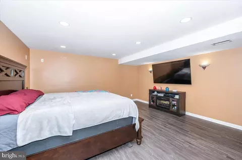 Bedroom - 2102 Walnut Ridge Ct, Frederick, MD 21702 photo 6 of 7