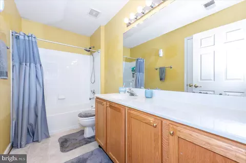 Bath - 2102 Walnut Ridge Ct, Frederick, MD 21702 photo 4 of 6