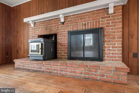 Living - 107 Broad St, Middletown, MD 21769 photo 2 of 2