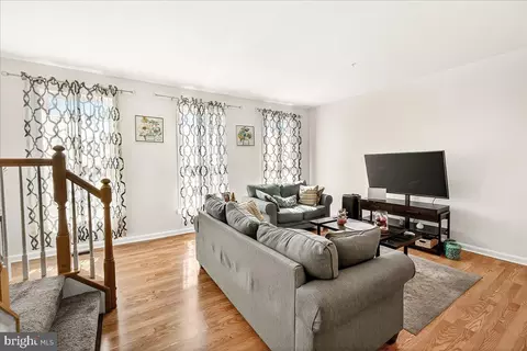 Living - 505 Sylvan Ct, Frederick, MD 21703 photo 2 of 2