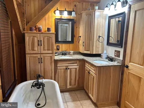 Bath - 14301 Tower Rd, Smithsburg, MD 21783 photo 3 of 7