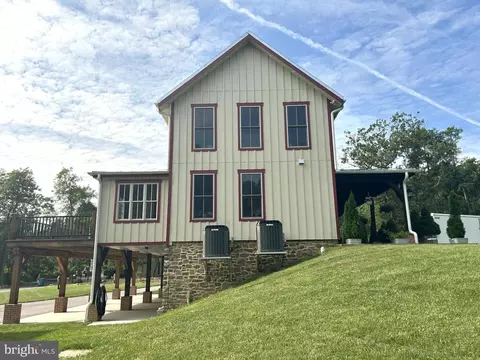 Exterior - 14301 Tower Rd, Smithsburg, MD 21783 photo 4 of 30