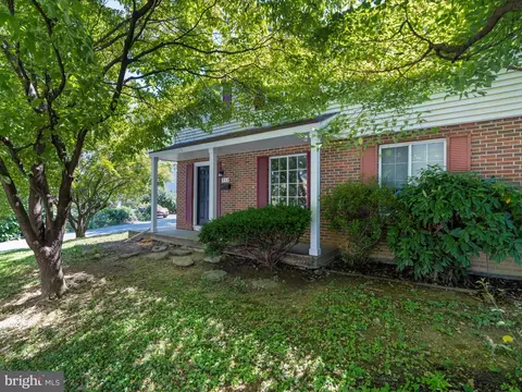 312 Heather Ridge Dr, Frederick, MD 21702 photo 2