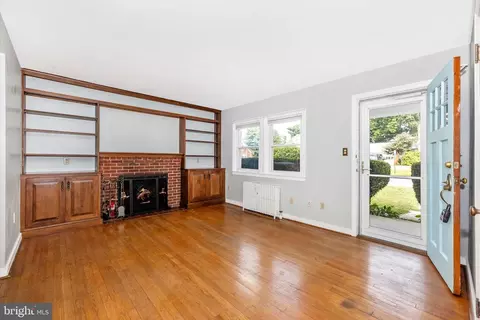 Living - 412 Lee Pl, Frederick, MD 21702 photo 2 of 3