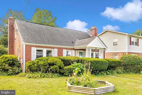 Exterior - 412 Lee Pl, Frederick, MD 21702 photo 4 of 10