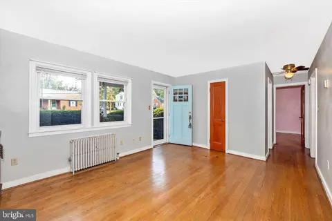 Entry Way - 412 Lee Pl, Frederick, MD 21702 photo 2 of 2