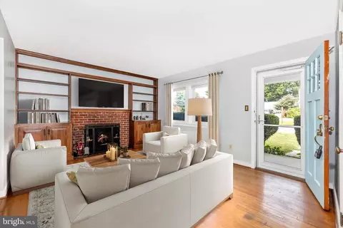 Living - 412 Lee Pl, Frederick, MD 21702 photo 1 of 3