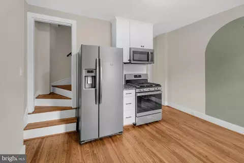 Entry Way - 235 6th St E, Frederick, MD 21701 photo 3 of 4