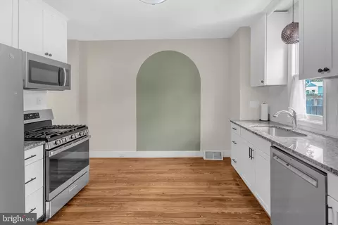 Entry Way - 235 6th St E, Frederick, MD 21701 photo 2 of 4