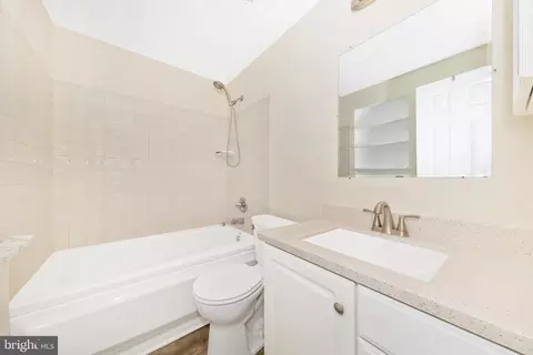 Bath - 1861 Murdock Ct, Frederick, MD 21702 photo 1 of 1