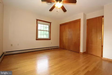 Bedroom - 8101 Overlook Ct, Frederick, MD 21702 photo 6 of 9