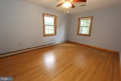 Bedroom - 8101 Overlook Ct, Frederick, MD 21702 photo 3 of 9