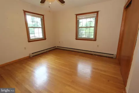Bedroom - 8101 Overlook Ct, Frederick, MD 21702 photo 5 of 9