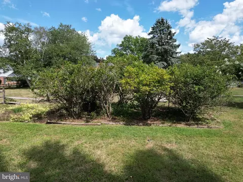 Exterior - 8101 Overlook Ct, Frederick, MD 21702 photo 8 of 12