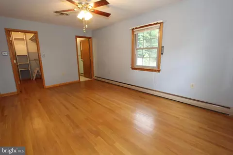 Bedroom - 8101 Overlook Ct, Frederick, MD 21702 photo 4 of 9