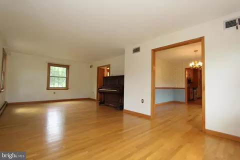 Living - 8101 Overlook Ct, Frederick, MD 21702 photo 7 of 7