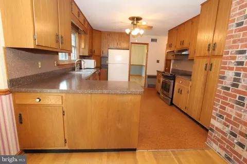 Kitchen - 8101 Overlook Ct, Frederick, MD 21702 photo 4 of 4