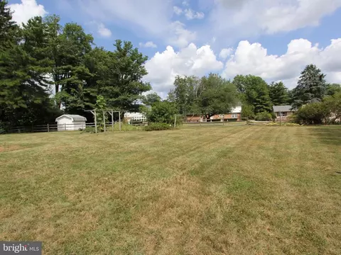Exterior - 8101 Overlook Ct, Frederick, MD 21702 photo 5 of 12