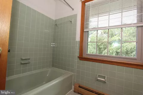 Bath - 8101 Overlook Ct, Frederick, MD 21702 photo 3 of 3