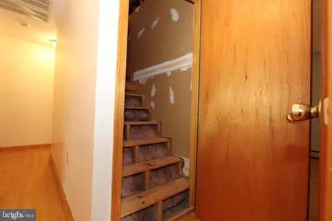 Entry Way - 8101 Overlook Ct, Frederick, MD 21702 photo 3 of 4