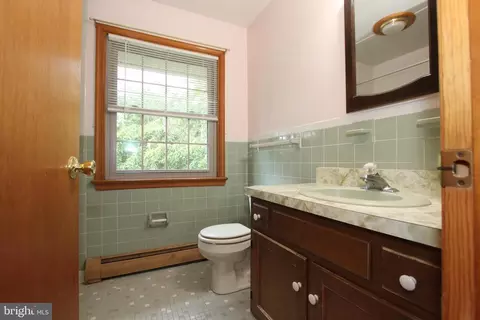 Bath - 8101 Overlook Ct, Frederick, MD 21702 photo 2 of 3