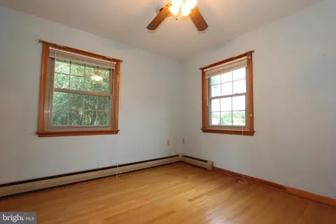 Bedroom - 8101 Overlook Ct, Frederick, MD 21702 photo 7 of 9