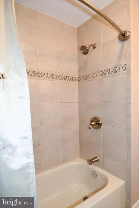 Bath - 1403 Leaswing Ct, Frederick, MD 21703 photo 7 of 7