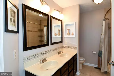 Bath - 1403 Leaswing Ct, Frederick, MD 21703 photo 6 of 7