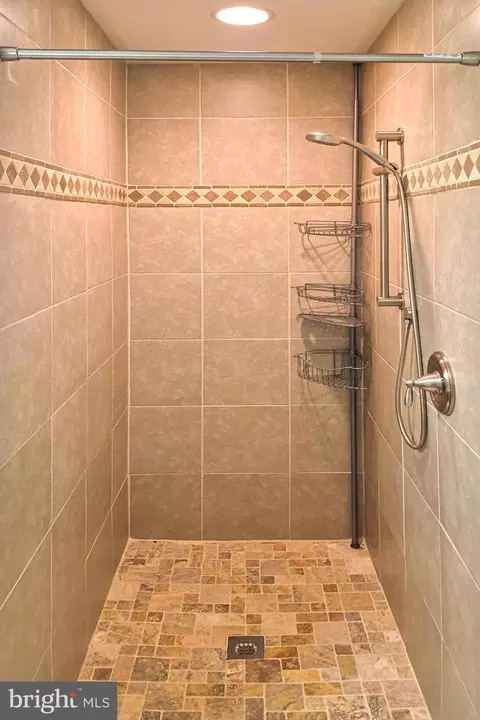 Bath - 1403 Leaswing Ct, Frederick, MD 21703 photo 2 of 7