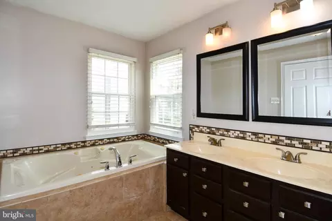 Bath - 1403 Leaswing Ct, Frederick, MD 21703 photo 3 of 7