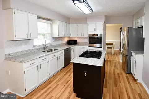 Kitchen - 1403 Leaswing Ct, Frederick, MD 21703 photo 2 of 4