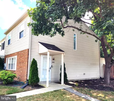 6915 Alex Ct, Frederick, MD 21703 photo 2