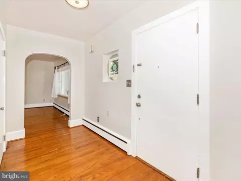 Entry Way - 21 Frederick Ave, Frederick, MD 21701 photo 2 of 3