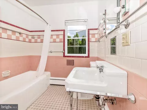 Bath - 21 Frederick Ave, Frederick, MD 21701 photo 3 of 4