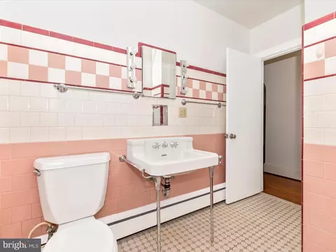 Bath - 21 Frederick Ave, Frederick, MD 21701 photo 4 of 4