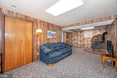 Living - 7721 Bridle Path Cir, Frederick, MD 21701 photo 4 of 4