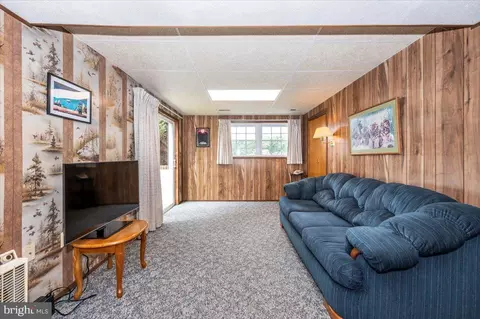 Living - 7721 Bridle Path Cir, Frederick, MD 21701 photo 3 of 4