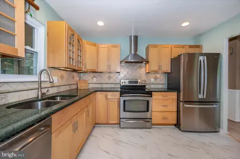 Kitchen - 7721 Bridle Path Cir, Frederick, MD 21701 photo 2 of 7