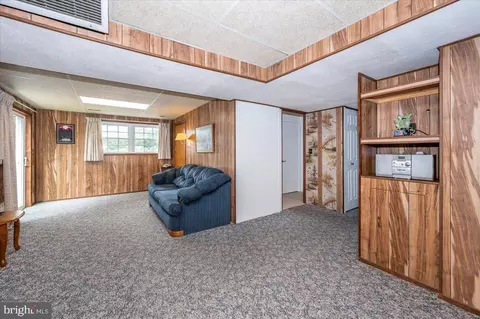 Living - 7721 Bridle Path Cir, Frederick, MD 21701 photo 2 of 4