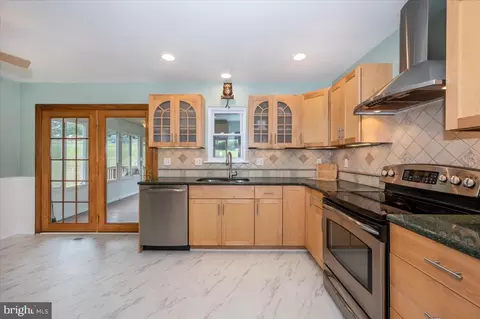 Kitchen - 7721 Bridle Path Cir, Frederick, MD 21701 photo 4 of 7