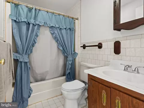 Bath - 10804 Daysville Rd, Frederick, MD 21701 photo 2 of 2