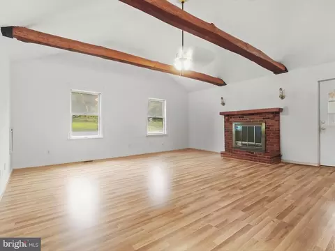 Living - 10804 Daysville Rd, Frederick, MD 21701 photo 2 of 2