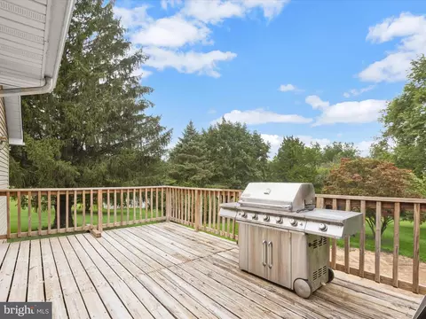 Exterior - 10804 Daysville Rd, Frederick, MD 21701 photo 3 of 7