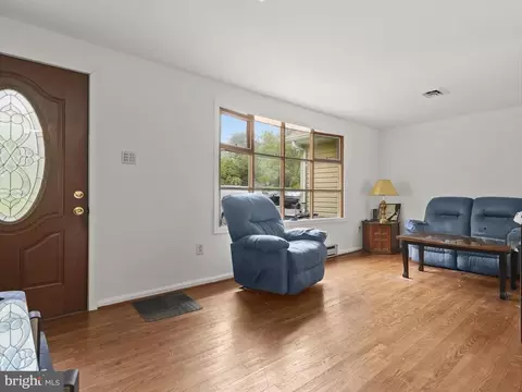 Living - 10804 Daysville Rd, Frederick, MD 21701 photo 1 of 2