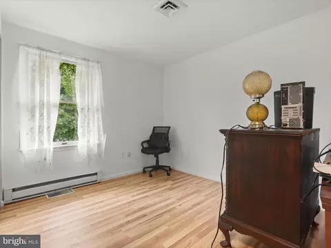 Bedroom - 10804 Daysville Rd, Frederick, MD 21701 photo 2 of 2