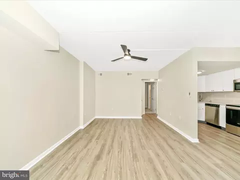 Living - 401 Terry Ct #A1, Frederick, MD 21701 photo 4 of 8