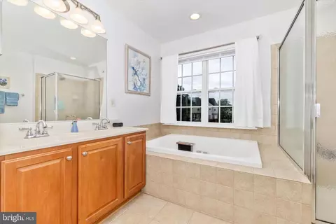 Bath - 125 Mcclellan Dr, Frederick, MD 21702 photo 2 of 5