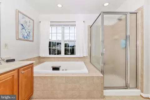 Bath - 125 Mcclellan Dr, Frederick, MD 21702 photo 5 of 5